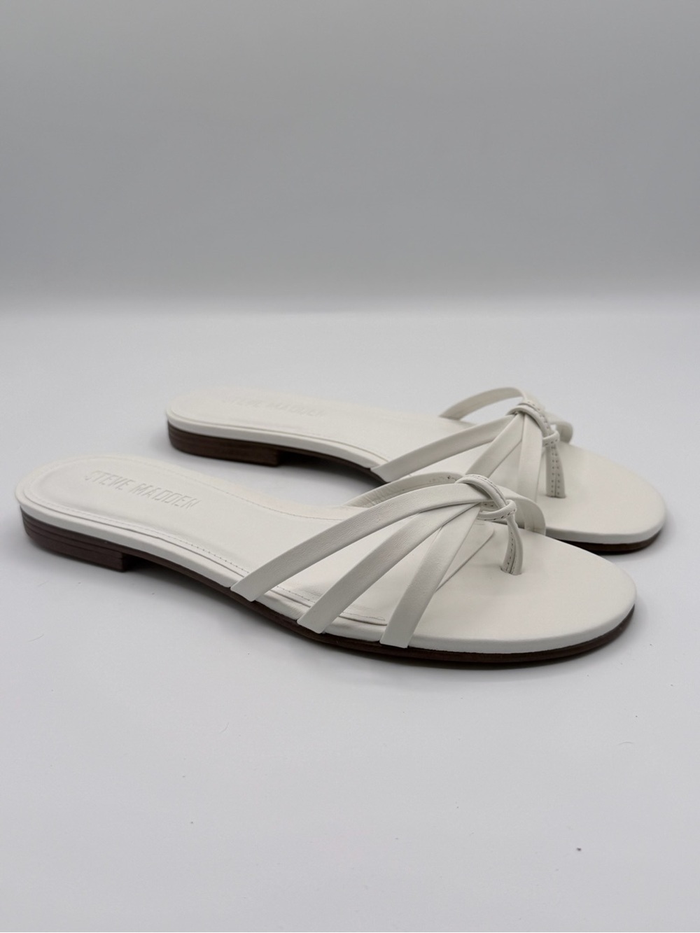 Steve Madden “Calissi” White Leather Knot Strap Slide Sandals